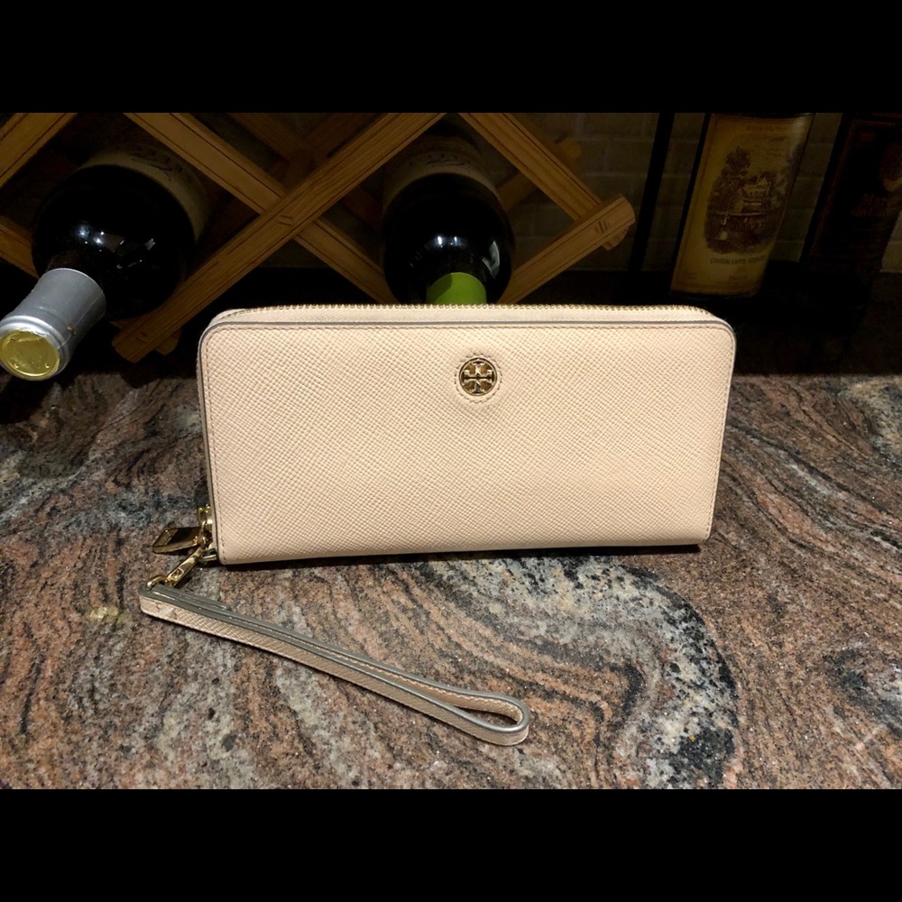 Tory Burch Passport Wallet Wristlet light …